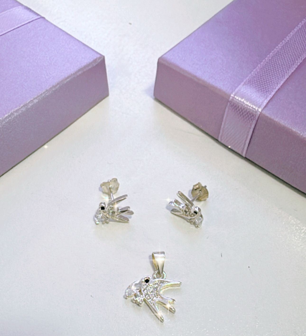 Juego de aretes y dije “Peace”