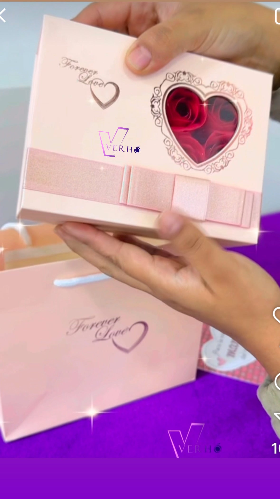 Juego de cadena y aretes con cofre de rosas