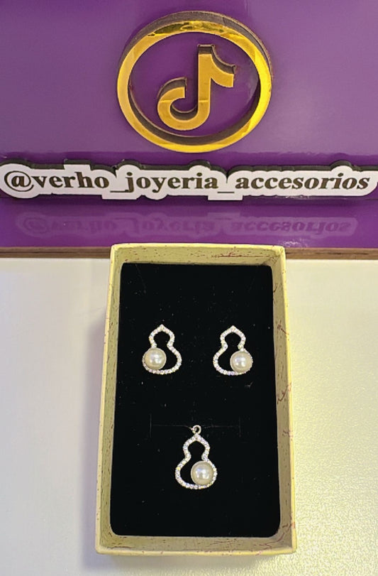 Juego de cadena y Aretes de Plata