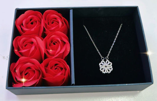 Cadena 2 en 1 y cofre de rosas