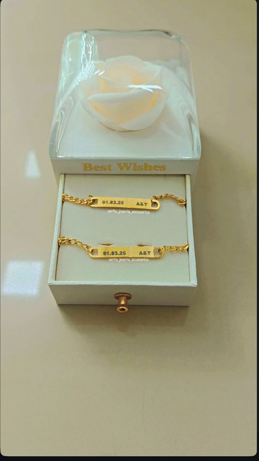 Pulseras doradas con grabado laser